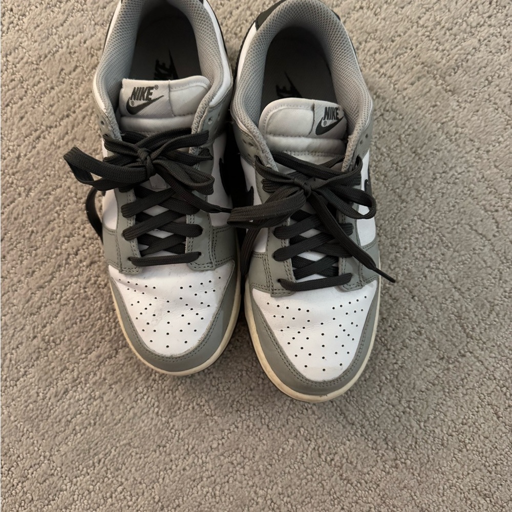 Nike women’s dunks Black and White Sneakers